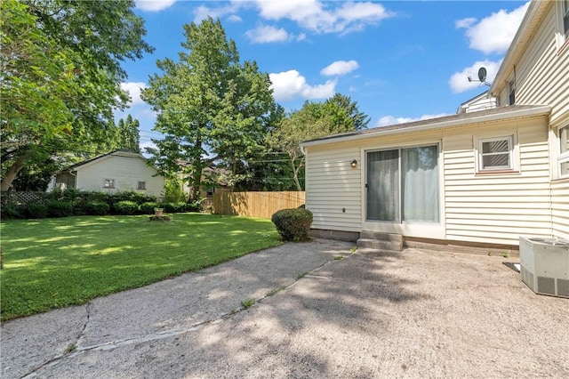 975 Whitlock Rd, Irondequoit, NY 14609 - view of yard with a patio