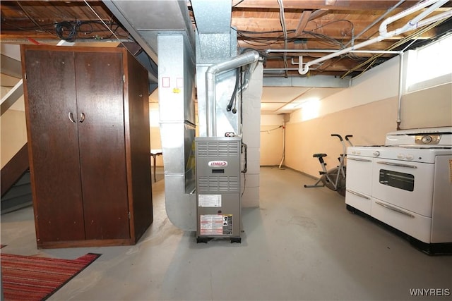6167 N Whitham Dr, Niagara, NY 14304 - unfinished below grade area featuring washer / dryer and heating unit