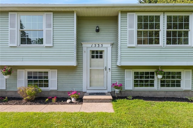 1535 Bluestem Ct, Walworth, NY 14568 - entrance to property with a lawn