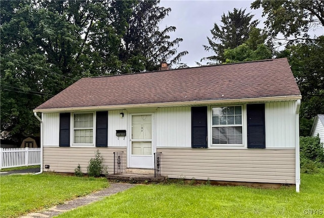 154 Fiscoe Ave, Syracuse, NY 13205 - bungalow-style home with roof with shingles
