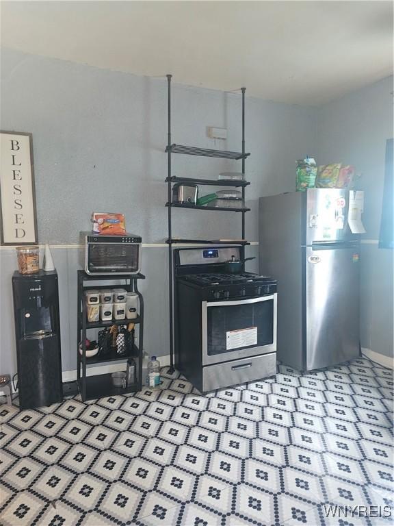 209 W Ferry St Unit S, Buffalo, NY 14213 - kitchen featuring stainless steel appliances