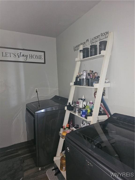 209 W Ferry St Unit S, Buffalo, NY 14213 - laundry room featuring washing machine and dryer and wood finished floors