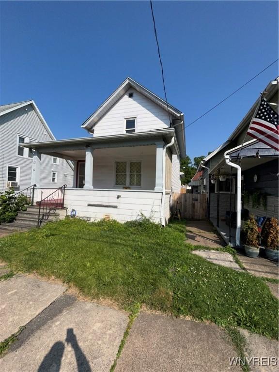 83 Felton St, North Tonawanda, NY 14120 - bungalow-style home with a porch