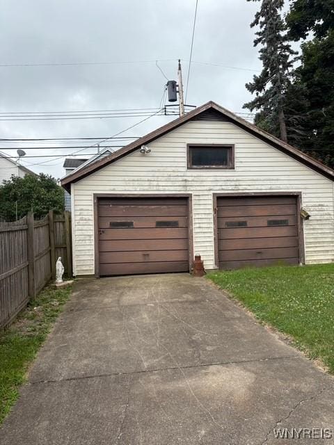 93 Mariemont Ave, Buffalo, NY 14220 - detached garage featuring driveway