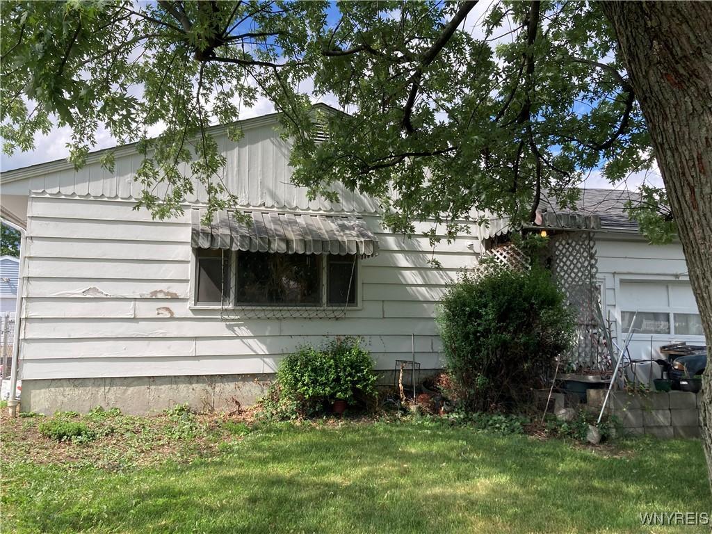 135 Thurston Ave, Tonawanda, NY 14217 - view of side of home featuring a lawn