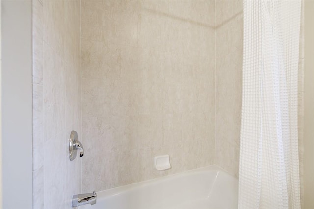 6915 Proximity Ln, Victor, NY 14564 - full bath with shower / bathtub combination with curtain