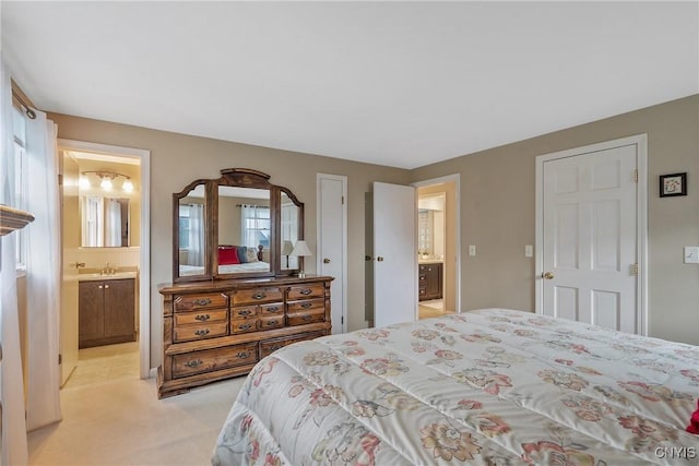 1705 Lancelot Pl, Skaneateles, NY 13152 - bedroom featuring ensuite bath and light carpet