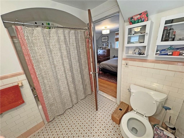 290 Hollywood Ave, Brighton, NY 14618 - bathroom featuring tile walls, connected bathroom, a shower with curtain, and a wainscoted wall