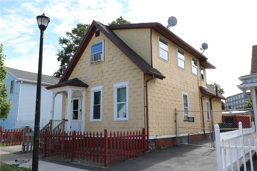 15 Princeton St, Rochester, NY 14605 - view of front facade with a gate and a fenced front yard