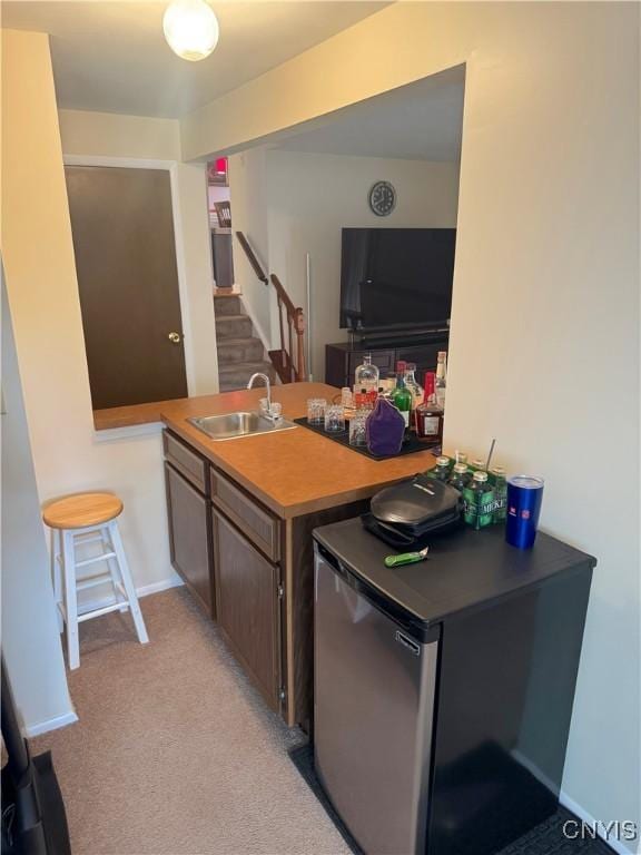 8467 Torchwood Ln, Cicero, NY 13039 - kitchen featuring a sink and a peninsula