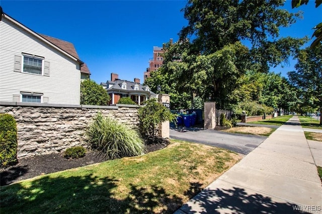 770 W Ferry St Unit 9A, Buffalo, NY 14222 - view of yard