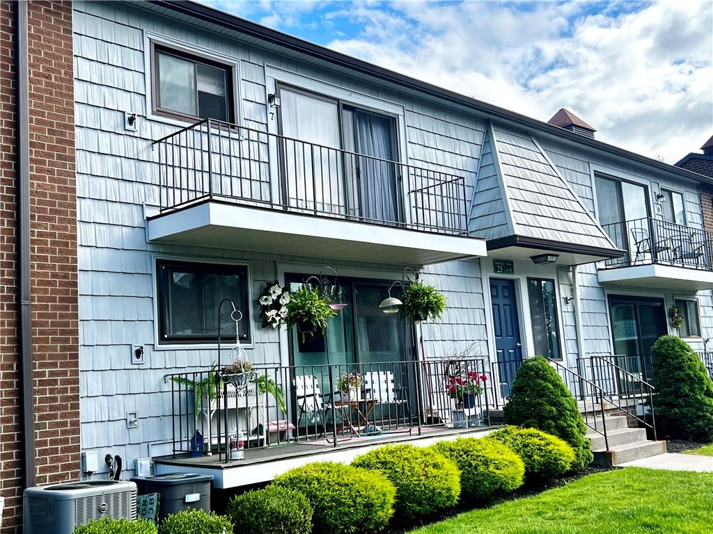 25-7 Great Wood Ct, Perinton, NY 14450 - photo 1