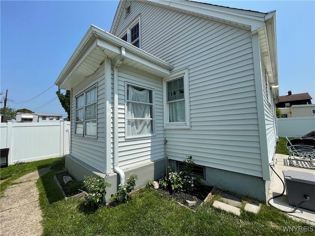 2479 Forest Ave, Niagara Falls, NY 14301 - view of side of home
