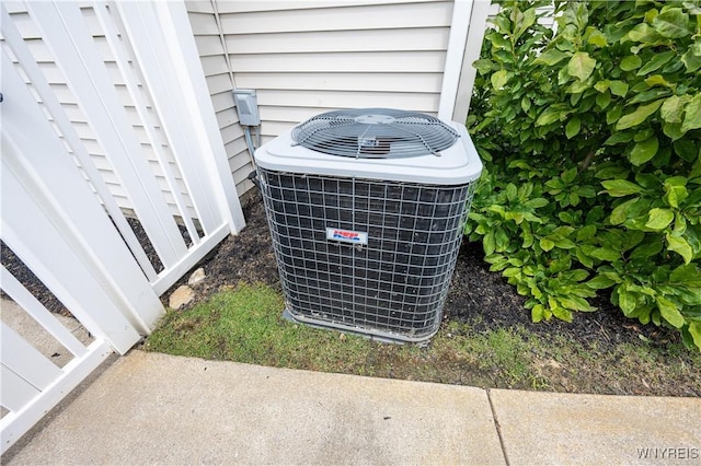 9 Rolling Woods Ln Unit E, West Seneca, NY 14224 - exterior view of a cooling unit