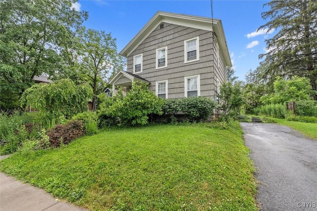 17 Burr St, Cazenovia, NY 13035 - view of front of house featuring driveway and a front lawn