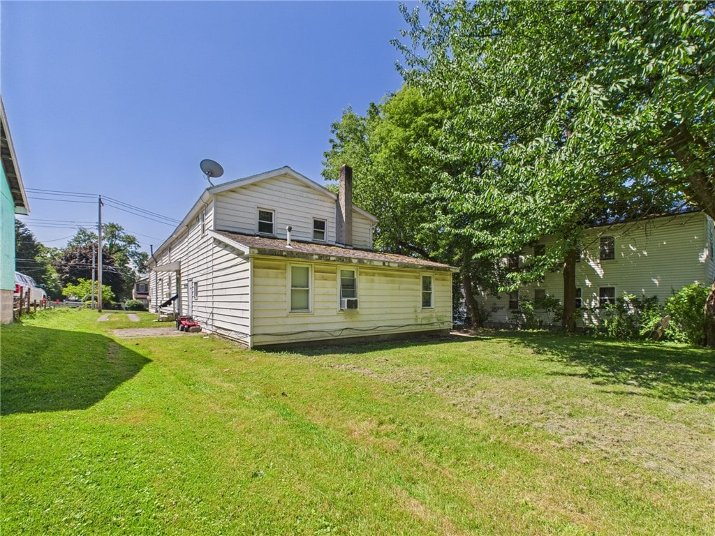 17 Perrine St, Auburn, NY 13021 - back of house with a yard