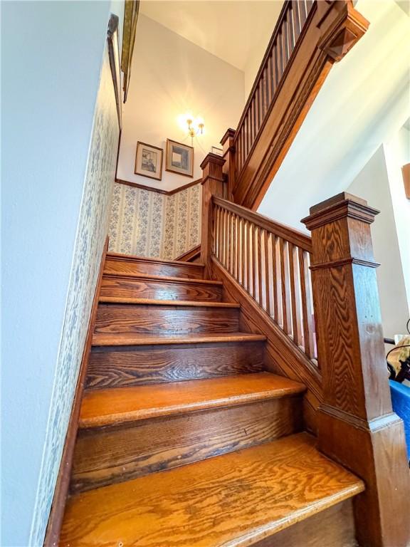 80 E Main St, Leroy, NY 14482 - view of stairs