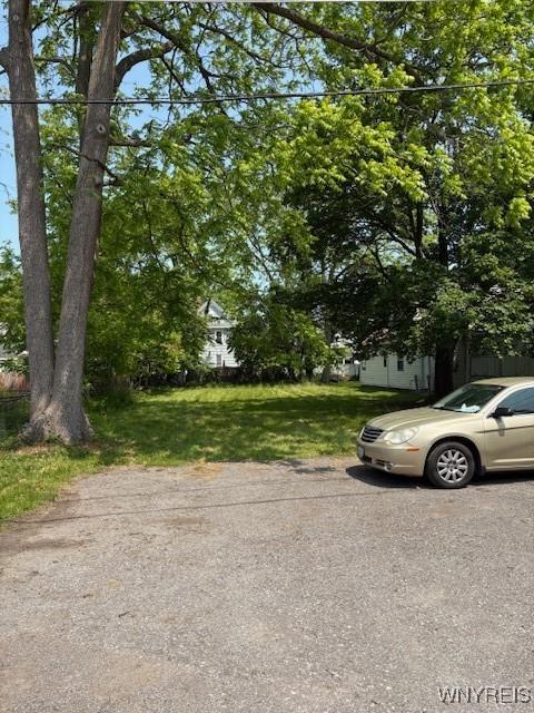 184 Goundry St, North Tonawanda, NY 14120 - view of front facade featuring a front yard