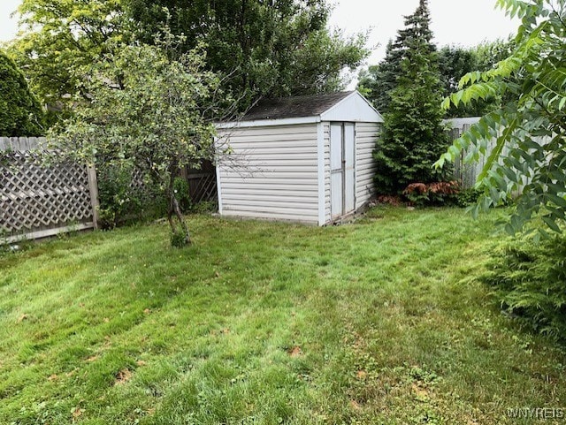 208 Angle Rd, West Seneca, NY 14224 - view of yard featuring a shed
