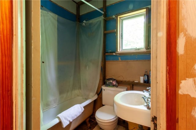 27 E Main St, Sodus, NY 14551 - bathroom featuring shower / tub combo and toilet