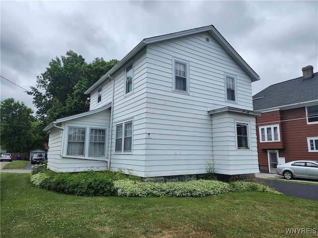 123 Roseland Ave, Ridgeway, NY 14103 - view of side of home with a lawn