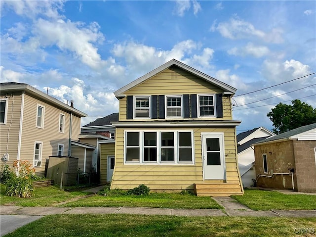 152 W Cayuga St, Oswego, NY 13126 - view of front facade with entry steps and a front lawn
