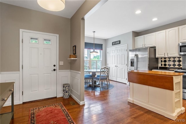 115 Shire Way, Camillus, NY 13031 - entrance foyer with dark wood-style flooring, wainscoting, and recessed lighting