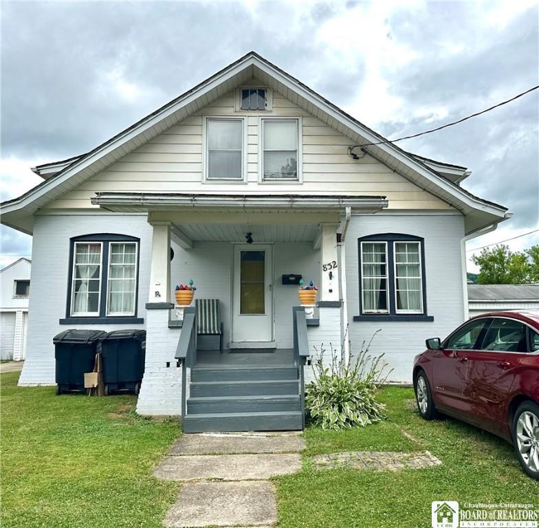 832 Garden Ave, Olean, NY 14760 - bungalow-style home with a porch and a front yard