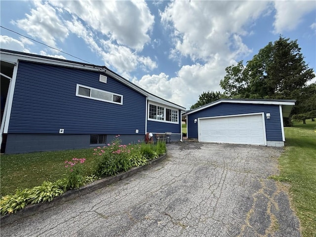 5 Breen St, Mount Morris, NY 14510 - view of front of property with an outdoor structure and a detached garage