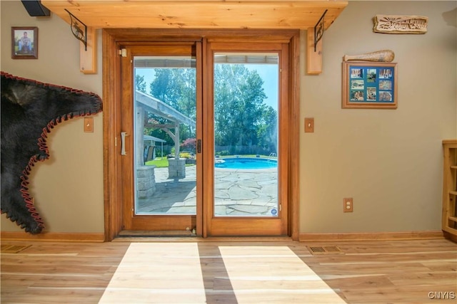 4043 Libra Ln, Clay, NY 13090 - entryway featuring light wood-type flooring and baseboards