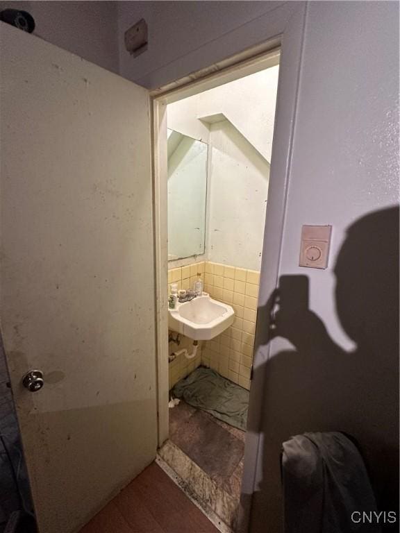 1417 Butternut St, Syracuse, NY 13208 - bathroom featuring a sink