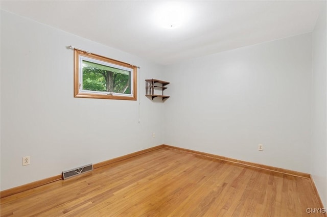 178 Wainwright Ave, Syracuse, NY 13208 - empty room with light wood-style flooring