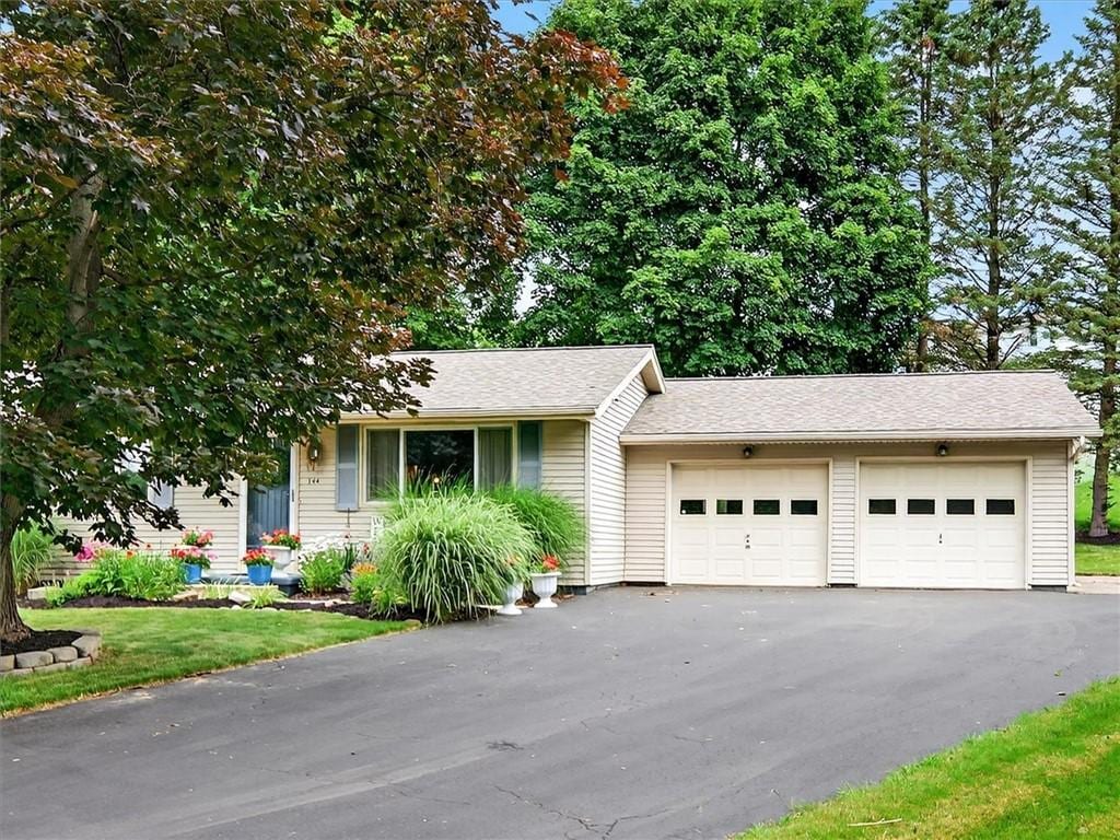 144 Hamden Cir, Parma, NY 14468 - photo 1