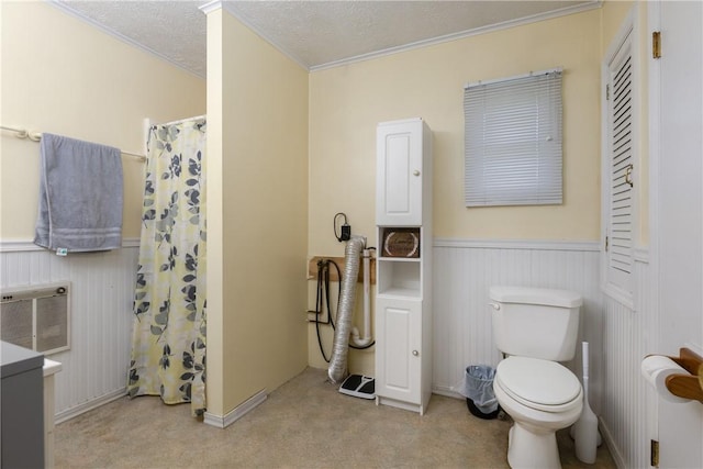 477 Pine Circle Ext, Big Flats, NY 14845 - bathroom featuring a wainscoted wall, a shower with curtain, ornamental molding, and a textured ceiling
