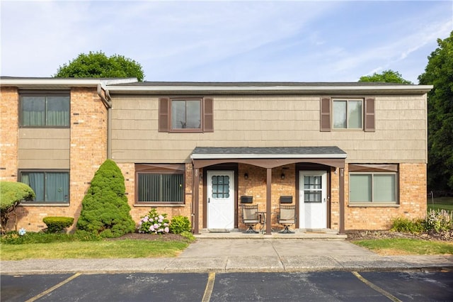 80 Autumn Chapel Way, Chili, NY 14624 - multi unit property featuring uncovered parking and brick siding