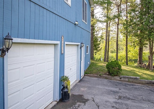 4022 W Milestrip Rd, Fenner, NY 13032 - garage featuring driveway