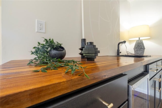 23 Kerry Park, Henrietta, NY 14534 - home office featuring wine cooler