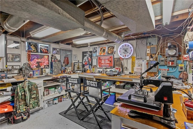 207 Baxton St, Clay, NY 13212 - miscellaneous room featuring a workshop area