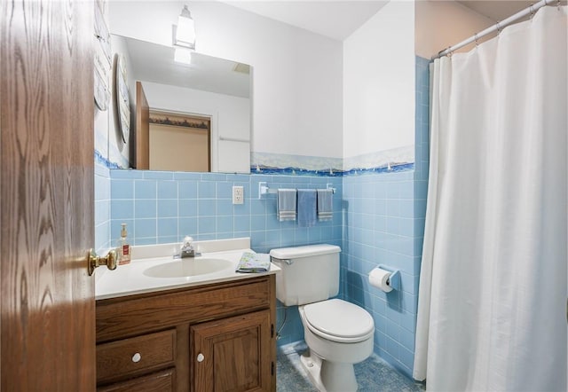 668 Willow Ln, Webster, NY 14580 - full bath featuring vanity, tile walls, a wainscoted wall, and a shower with curtain