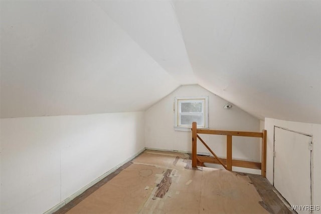 5156 Fairgrounds Rd, Hamburg, NY 14075 - bonus room with vaulted ceiling