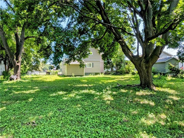 883 Brown Rd, Irondequoit, NY 14622 - view of grassy yard