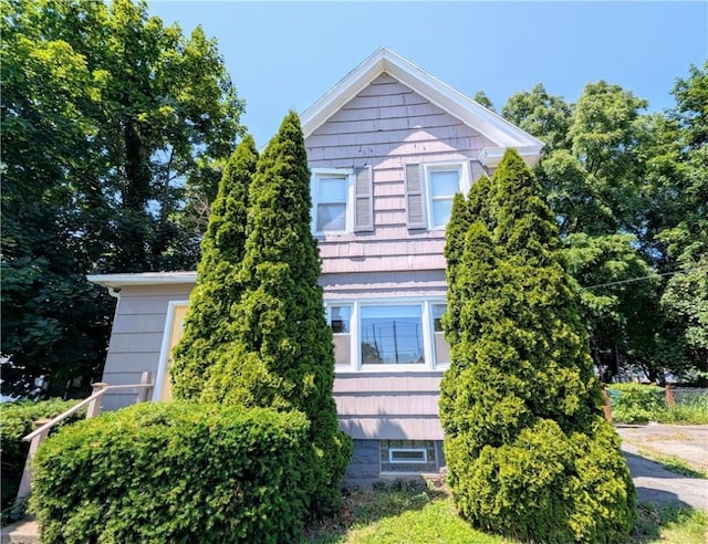 883 Brown Rd, Irondequoit, NY 14622 - view of side of home
