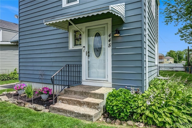 445 75th St, Niagara Falls, NY 14304 - property entrance