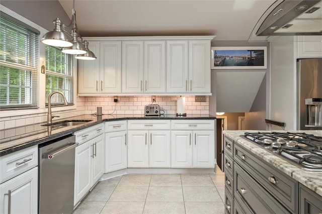 798 Hawthorne Pl, Webster, NY 14580 - kitchen with stainless steel appliances, extractor fan, decorative backsplash, and dark stone countertops