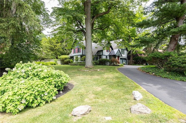 8 Oak Ln, Brighton, NY 14610 - view of front facade with a front lawn