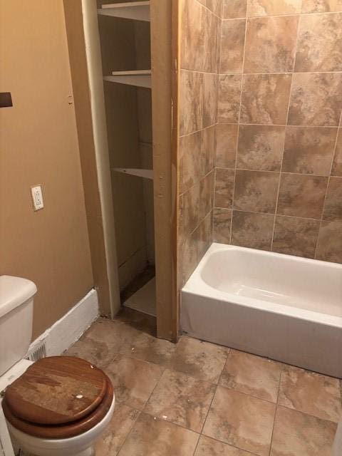 524-526 Dewey Ave, Rochester, NY 14613 - bathroom with toilet and bathtub / shower combination