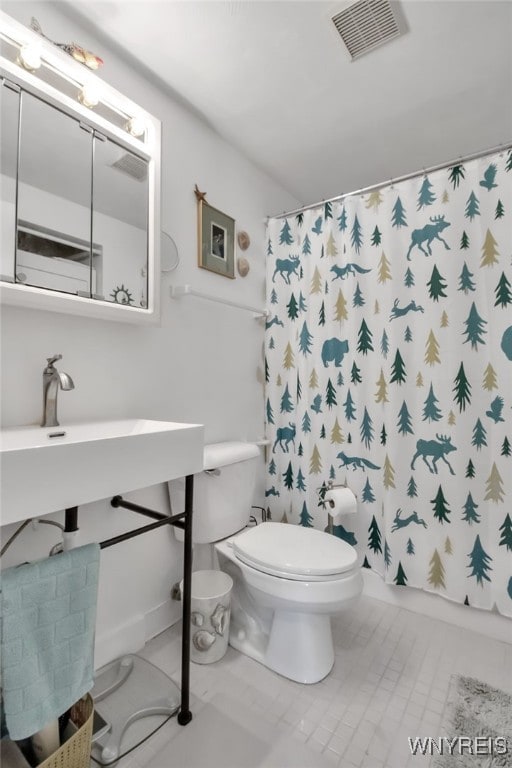 51 S 86th St Unit 10B, Niagara Falls, NY 14304 - full bathroom featuring toilet and a shower with curtain