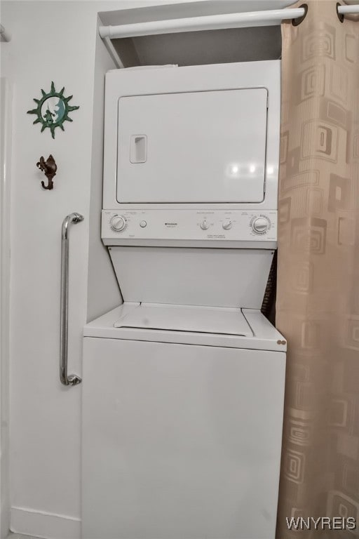 51 S 86th St Unit 10B, Niagara Falls, NY 14304 - laundry area with stacked washing machine and dryer