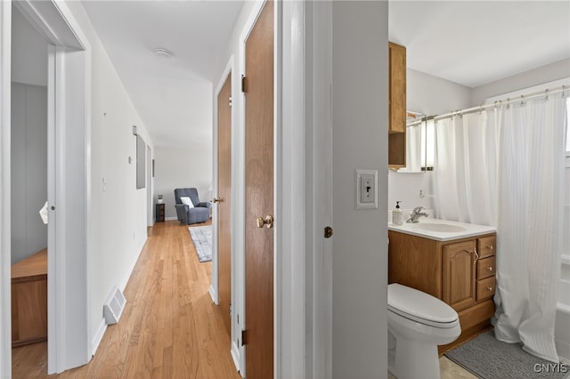 8500 Pools Brook Rd, Manlius, NY 13082 - full bathroom featuring vanity and wood finished floors