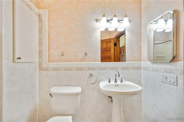 499 Breckenridge St, Buffalo, NY 14213 - bathroom with tile walls and wainscoting